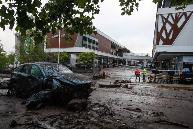 Santiago, October 9, 2026: Consequences of a mudslide that affected the area from San Carlos de Apoquindo to Los Dominicos in the Las Condes district, causing widespread damage and sweeping away vehicles and people. Diego Martin Aton, Chile, Aton 1198091 jpeg  Copyright: DIEGOxMARTIN ATONxCHILE