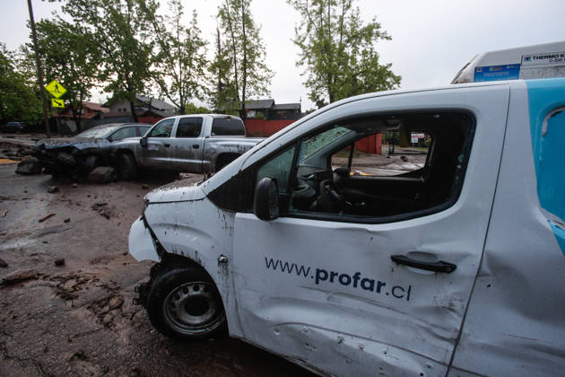 Santiago, October 9, 2026: Consequences of a mudslide that affected the area from San Carlos de Apoquindo to Los Dominicos in the Las Condes district, causing widespread damage and sweeping away vehicles and people. Diego Martin Aton, Chile, Aton 1198092 jpeg  Copyright: DIEGOxMARTIN ATONxCHILE