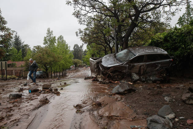 Santiago, October 9, 2026: Consequences of a mudslide that affected the area from San Carlos de Apoquindo to Los Dominicos in the Las Condes district, causing widespread damage and sweeping away vehicles and people. Diego Martin Aton, Chile, Aton 1198096 jpeg  Copyright: DIEGOxMARTIN ATONxCHILE