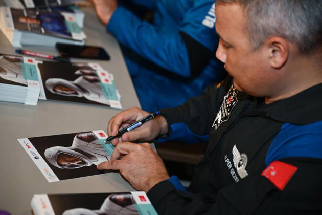 Astronauts meet visitors at autograph session during International Astronautical Congress ANTALYA, TURKIYE - OCTOBER 09: Astronauts from various countries meet visitors during an autograph session on Public Day of the 77th International Astronautical Congress (IAC 2026) at the NEST Congress Center in Antalya, Turkiye, on October 09, 2026. Organized by the International Astronautical Federation (IAF) under the coordination of the Ministry of Industry and Technology and hosted by the Turkish Space Agency (TUA) and SAHA Istanbul, the congress opens its doors to the public on its final day. Muhammed Abdullah Kurtar Anadolu Antalya Turkey. Editorial use only. Please get in touch for any other usage.  Copyright: x2026xAnadoluxMuhammedxAbdullahxKurtarx