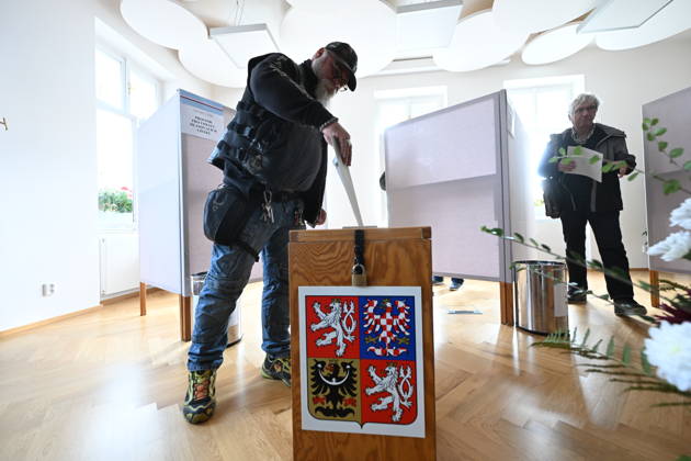 The two-day elections to municipal assemblies started in the Czech Republic together with the first round of the elections to one-third of the Senate, on October 9, 2026. On the photo polling place for municipal elections in Pruhonice. (CTKxPhoto KaterinaxSulova) CTKPhotoP2026100904766  CTKPhotoP2026100904766