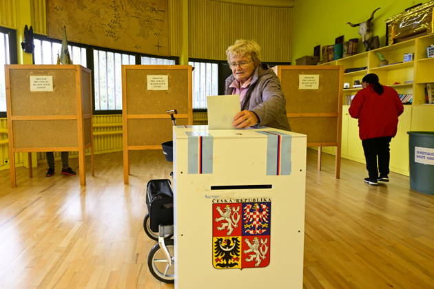 The two-day elections to municipal assemblies started in the Czech Republic together with the first round of the elections to one-third of the Senate, on October 9, 2026. On the photo polling place for municipal elections in Libeznice. (CTKxPhoto VitxSimanek) CTKPhotoP2026100905572  CTKPhotoP2026100905572
