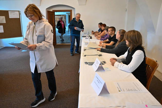 The two-day elections to municipal assemblies started in the Czech Republic together with the first round of the elections to one-third of the Senate, on October 9, 2026. On the photo polling place for municipal elections in Stara Ves nad Ondrejnici. (CTKxPhoto JaroslavxOzana) CTKPhotoP2026100905802  CTKPhotoP2026100905802