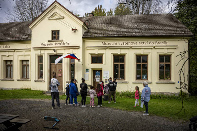 The two-day elections to municipal assemblies started in the Czech Republic together with the first round of the elections to one-third of the Senate, on October 9, 2026. On the photo a polling place in new electoral district in Ralsko-Nahlov. (CTKxPhoto RadekxPetrasek) CTKPhotoP2026100905551  CTKPhotoP2026100905551