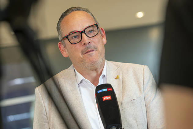 Martin Reichard EUR, Deutschland, Berlin, 09.10.2026: Martin Reichard (AfD) im Interview zur Absage von BMW - der AfD in Sachsen-Anhalt keine Fahrzeuge zu leasen.