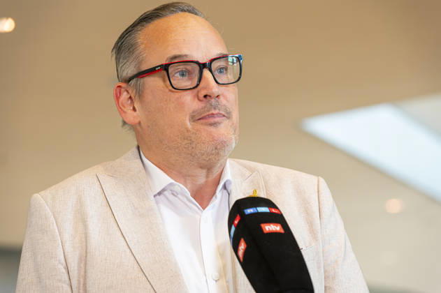Martin Reichard EUR, Deutschland, Berlin, 09.10.2026: Martin Reichard (AfD) im Interview zur Absage von BMW - der AfD in Sachsen-Anhalt keine Fahrzeuge zu leasen.