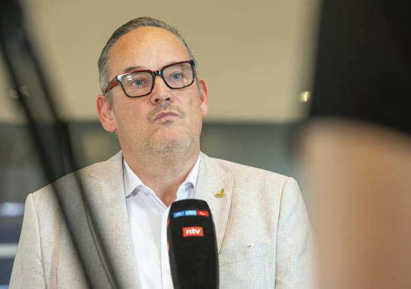 Martin Reichard EUR, Deutschland, Berlin, 09.10.2026: Martin Reichard (AfD) im Interview zur Absage von BMW - der AfD in Sachsen-Anhalt keine Fahrzeuge zu leasen.