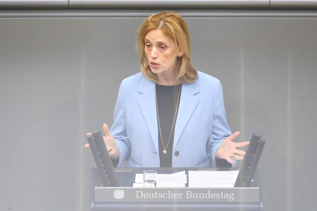 Berlin, Deutschland, 09.10.2026: Deutscher Bundestag: 100. Bundestagssitzung: Bundesministerin für Bildung, Familie, Senioren, Frauen und Jugend Karin Prien (CDU) Copyright: xdtsxNachrichtenagenturx dts_137781
