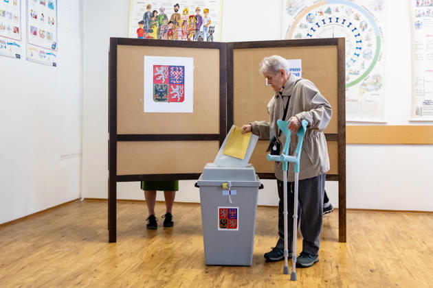 The two-day elections to municipal assemblies started in the Czech Republic together with the first round of the elections to one-third of the Senate, on October 9, 2026. On the photo a polling place in Hradec Kralove. (CTKxPhoto DavidxTanecek) CTKPhotoP2026100904809  CTKPhotoP2026100904809