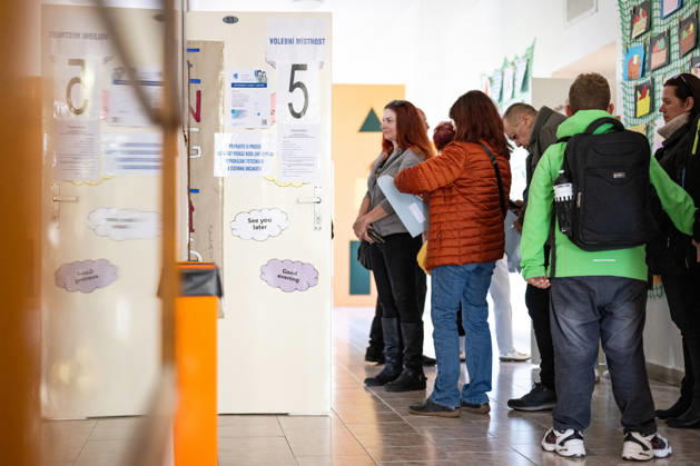 The two-day elections to municipal assemblies started in the Czech Republic together with the first round of the elections to one-third of the Senate, on October 9, 2026. On the photo a polling place in Hradec Kralove. (CTKxPhoto DavidxTanecek) CTKPhotoP2026100904820  CTKPhotoP2026100904820