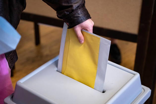The two-day elections to municipal assemblies started in the Czech Republic together with the first round of the elections to one-third of the Senate, on October 9, 2026. On the photo a polling place in Hradec Kralove. (CTKxPhoto DavidxTanecek) CTKPhotoP2026100904993  CTKPhotoP2026100904993
