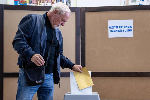 The two-day elections to municipal assemblies started in the Czech Republic together with the first round of the elections to one-third of the Senate, on October 9, 2026. On the photo a polling place in Hradec Kralove. (CTKxPhoto DavidxTanecek) CTKPhotoP2026100905018  CTKPhotoP2026100905018