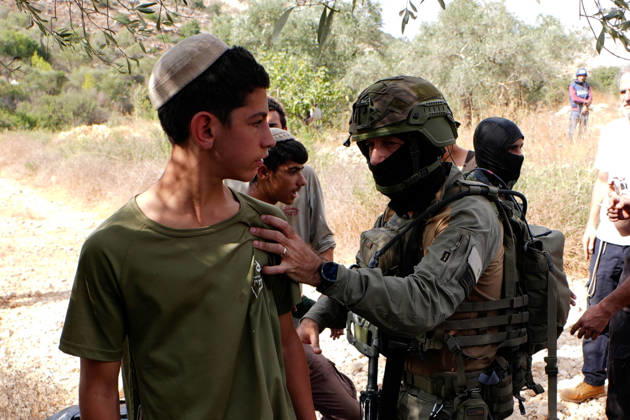 Clashes erupt between Israeli settlers and Palestinian farmers in West Bank RAMALLAH, WEST BANK - OCTOBER 9: Clashes break out between Israeli settlers, accompanied by Israeli soldiers, and Palestinian farmers harvesting olives in the town of Deir Ibzi, near Ramallah in West Bank, on October 9, 2026. The incident reportedly involved damage to olive crops and provocative actions by the settlers. Issam Rimawi Anadolu West Bank Palestine. Editorial use only. Please get in touch for any other usage.  Copyright: x2026xAnadoluxIssamxRimawix