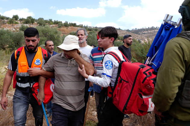 Clashes erupt between Israeli settlers and Palestinian farmers in West Bank RAMALLAH, WEST BANK - OCTOBER 9: Clashes break out between Israeli settlers, accompanied by Israeli soldiers, and Palestinian farmers harvesting olives in the town of Deir Ibzi, near Ramallah in West Bank, on October 9, 2026. The incident reportedly involved damage to olive crops and provocative actions by the settlers. Issam Rimawi Anadolu West Bank Palestine. Editorial use only. Please get in touch for any other usage. Copyright: x2026xAnadoluxIssamxRimawix