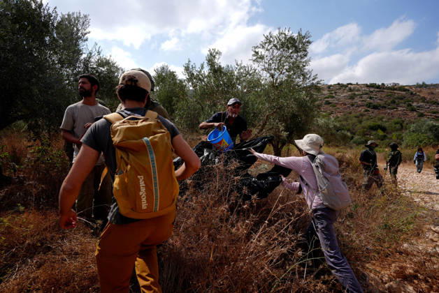 Clashes erupt between Israeli settlers and Palestinian farmers in West Bank RAMALLAH, WEST BANK - OCTOBER 9: Clashes break out between Israeli settlers, accompanied by Israeli soldiers, and Palestinian farmers harvesting olives in the town of Deir Ibzi, near Ramallah in West Bank, on October 9, 2026. The incident reportedly involved damage to olive crops and provocative actions by the settlers. Issam Rimawi Anadolu West Bank Palestine. Editorial use only. Please get in touch for any other usage. Copyright: x2026xAnadoluxIssamxRimawix