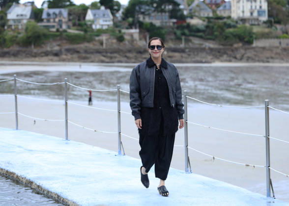 Amira Casar by the seawater pool on L Ecluse Beach during the 37th Dinard British and Irish Film Festival, France, on October 9, 2026. Denis Guignebourg, Bestimage. 37th Dinard British Irish Film Festival on October 9, 2026, in Dinard, France. Dinard, France Copyright: xDenisxGuignebourgx xBestimagexDenisxGuignebourgx xBestimagex