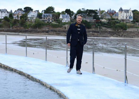 Thibault de Montalembert by the seawater pool on L Ecluse Beach during the 37th Dinard British and Irish Film Festival, France, on October 9, 2026. Denis Guignebourg, Bestimage. 37th Dinard British Irish Film Festival on October 9, 2026, in Dinard, France. Dinard, France  Copyright: xDenisxGuignebourgx xBestimagexDenisxGuignebourgx xBestimagex