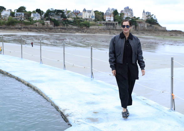 Amira Casar by the seawater pool on L Ecluse Beach during the 37th Dinard British and Irish Film Festival, France, on October 9, 2026. Denis Guignebourg, Bestimage. 37th Dinard British Irish Film Festival on October 9, 2026, in Dinard, France. Dinard, France Copyright: xDenisxGuignebourgx xBestimagexDenisxGuignebourgx xBestimagex