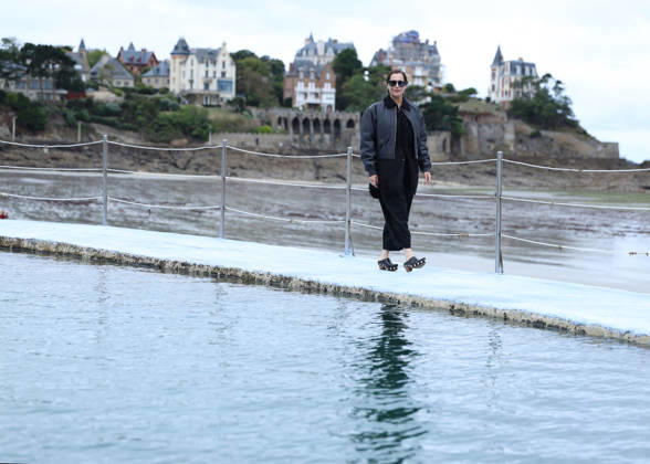 Amira Casar by the seawater pool on L Ecluse Beach during the 37th Dinard British and Irish Film Festival, France, on October 9, 2026. Denis Guignebourg, Bestimage. 37th Dinard British Irish Film Festival on October 9, 2026, in Dinard, France. Dinard, France Copyright: xDenisxGuignebourgx xBestimagexDenisxGuignebourgx xBestimagex
