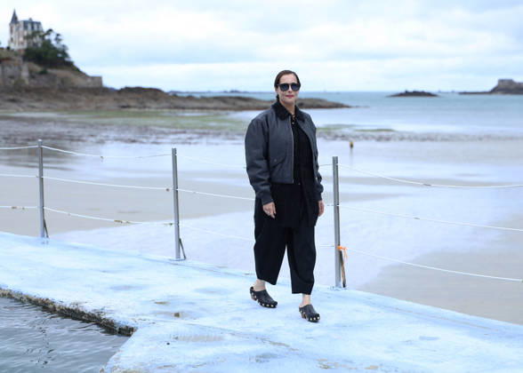 Amira Casar by the seawater pool on L Ecluse Beach during the 37th Dinard British and Irish Film Festival, France, on October 9, 2026. Denis Guignebourg, Bestimage. 37th Dinard British Irish Film Festival on October 9, 2026, in Dinard, France. Dinard, France  Copyright: xDenisxGuignebourgx xBestimagexDenisxGuignebourgx xBestimagex