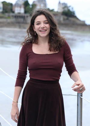 Zoe Adjani by the seawater pool on L Ecluse Beach during the 37th Dinard British and Irish Film Festival, France, on October 9, 2026. Denis Guignebourg, Bestimage. 37th Dinard British Irish Film Festival on October 9, 2026, in Dinard, France. Dinard, France Copyright: xDenisxGuignebourgx xBestimagexDenisxGuignebourgx xBestimagex