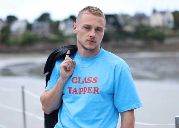 Ben Hardy by the seawater pool on L Écluse Beach during the 37th Dinard British and Irish Film Festival, France, on October 9, 2026. Denis Guignebourg, Bestimage. 37th Dinard British Irish Film Festival on October 9, 2026, in Dinard, France. Dinard, France Copyright: xDenisxGuignebourgx xBestimagexDenisxGuignebourgx xBestimagex