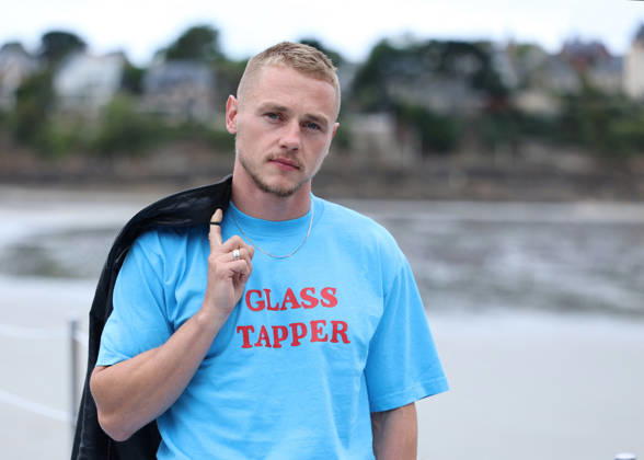 Ben Hardy by the seawater pool on L Écluse Beach during the 37th Dinard British and Irish Film Festival, France, on October 9, 2026. Denis Guignebourg, Bestimage. 37th Dinard British Irish Film Festival on October 9, 2026, in Dinard, France. Dinard, France  Copyright: xDenisxGuignebourgx xBestimagexDenisxGuignebourgx xBestimagex