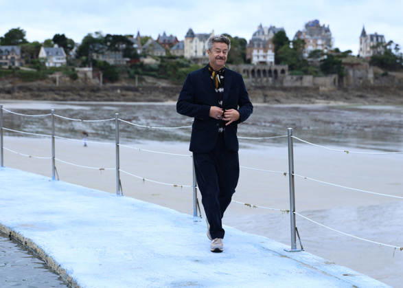 Thibault de Montalembert by the seawater pool on L Ecluse Beach during the 37th Dinard British and Irish Film Festival, France, on October 9, 2026. Denis Guignebourg, Bestimage. 37th Dinard British Irish Film Festival on October 9, 2026, in Dinard, France. Dinard, France Copyright: xDenisxGuignebourgx xBestimagexDenisxGuignebourgx xBestimagex