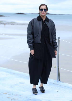 Amira Casar by the seawater pool on L Ecluse Beach during the 37th Dinard British and Irish Film Festival, France, on October 9, 2026. Denis Guignebourg, Bestimage. 37th Dinard British Irish Film Festival on October 9, 2026, in Dinard, France. Dinard, France Copyright: xDenisxGuignebourgx xBestimagexDenisxGuignebourgx xBestimagex