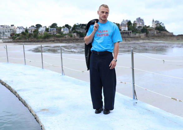 Ben Hardy by the seawater pool on L Écluse Beach during the 37th Dinard British and Irish Film Festival, France, on October 9, 2026. Denis Guignebourg, Bestimage. 37th Dinard British Irish Film Festival on October 9, 2026, in Dinard, France. Dinard, France Copyright: xDenisxGuignebourgx xBestimagexDenisxGuignebourgx xBestimagex