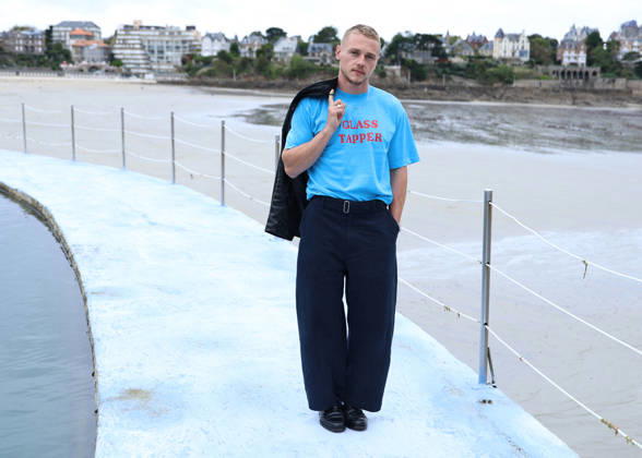 Ben Hardy by the seawater pool on L Écluse Beach during the 37th Dinard British and Irish Film Festival, France, on October 9, 2026. Denis Guignebourg, Bestimage. 37th Dinard British Irish Film Festival on October 9, 2026, in Dinard, France. Dinard, France  Copyright: xDenisxGuignebourgx xBestimagexDenisxGuignebourgx xBestimagex