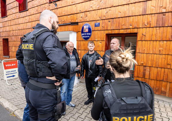 The two-day elections to municipal assemblies started in the Czech Republic together with the first round of the elections to one-third of the Senate, on October 9, 2026. On the photo is a polling station in Moldava. Police were present today at the polls in Moldava near Teplice shortly after the polling station opened. Mayor David Leitermann ( Moldava for Life ) struck several voters from the voter list who were insisting on being allowed to vote. The election commission refused to let them vote. These people (photo) therefore called the police. Accompanied by the police, they then filed a report stating that they had been unable to vote. (CTKxPhoto VojtechxHajek) CTKPhotoP2026100905749  CTKPhotoP2026100905749