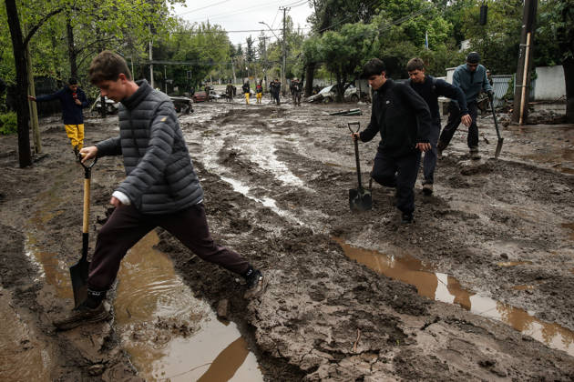 Santiago, October 9, 2026: Consequences of a mudslide that affected the area from San Carlos de Apoquindo to Los Dominicos in the Las Condes district, causing widespread damage and sweeping away vehicles and people. Diego Martin Aton, Chile, Aton 1198138 jpeg Copyright: DIEGOxMARTIN ATONxCHILE