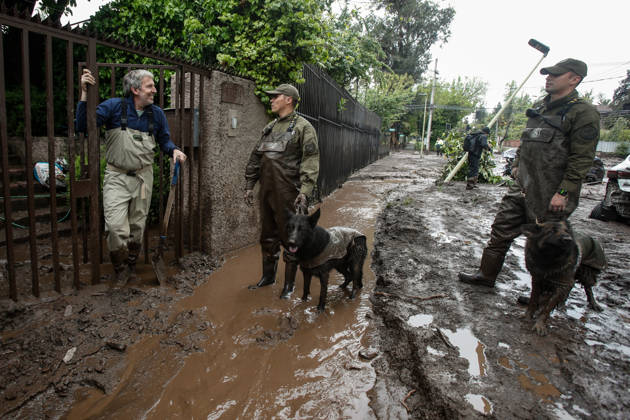 Santiago, October 9, 2026: Consequences of a mudslide that affected the area from San Carlos de Apoquindo to Los Dominicos in the Las Condes district, causing widespread damage and sweeping away vehicles and people. Diego Martin Aton, Chile, Aton 1198139 jpeg  Copyright: DIEGOxMARTIN ATONxCHILE