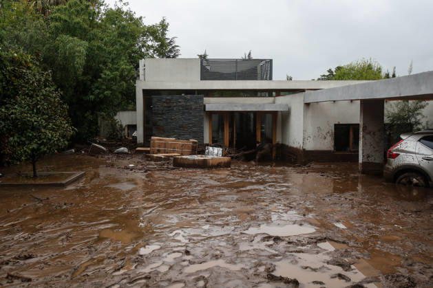 Santiago, October 9, 2026: Consequences of a mudslide that affected the area from San Carlos de Apoquindo to Los Dominicos in the Las Condes district, causing widespread damage and sweeping away vehicles and people. Diego Martin Aton, Chile, Aton 1198140 jpeg  Copyright: DIEGOxMARTIN ATONxCHILE