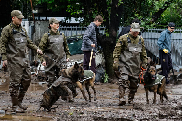 Santiago, October 9, 2026: Consequences of a mudslide that affected the area from San Carlos de Apoquindo to Los Dominicos in the Las Condes district, causing widespread damage and sweeping away vehicles and people. Diego Martin Aton, Chile, Aton 1198134 jpeg  Copyright: DIEGOxMARTIN ATONxCHILE