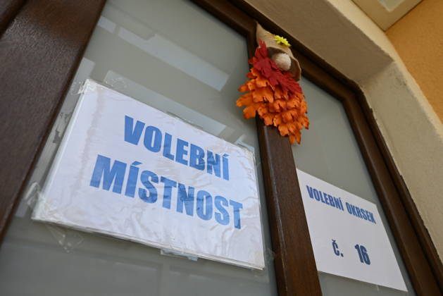 The two-day elections to municipal assemblies started in the Czech Republic together with the first round of the elections to one-third of the Senate, on October 9, 2026. On the photo is a polling station in Kolin. (CTKxPhoto JosefxVostarek) CTKPhotoP2026100905642  CTKPhotoP2026100905642