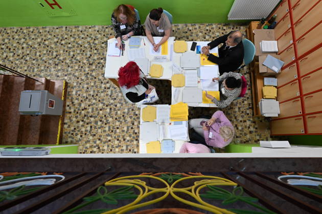 The two-day elections to municipal assemblies started in the Czech Republic together with the first round of the elections to one-third of the Senate, on October 9, 2026. On the photo is a polling station in Kolin. (CTKxPhoto JosefxVostarek) CTKPhotoP2026100905789  CTKPhotoP2026100905789