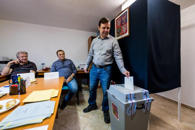 The two-day elections to municipal assemblies started in the Czech Republic together with the first round of the elections to one-third of the Senate, on October 9, 2026. On the photo is a polling station in Vysoka Lhota, the smallest municipality in the Czech Republic. (CTKxPhoto JaroslavxSvoboda) CTKPhotoP2026100906340  CTKPhotoP2026100906340