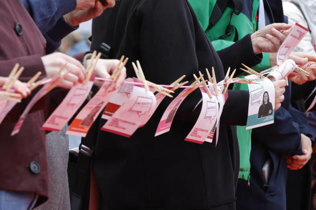 Frankfurt Impressionen 09.10.2026 Die 78. Frankfurter Buchmesse öffnet heute die Tore für alle Besucher - grosser Andrang bei der Mittagspause auf Agora mit Demontration für höhere Honorare der Übersetzer -innen Frankfurt (Main) Hessen Deutschland