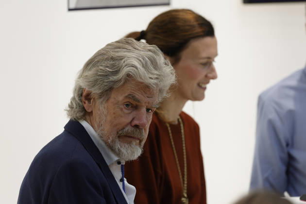 Frankfurt Impressionen 09.10.2026 Die 78. Frankfurter Buchmesse öffnet heute die Tore für alle Besucher - bei der FAZ zu Gast Diane und Reinhold Messner zu Buch Lebenszeit. Vom Wert der Vergänglichkeit - Moderation Bernd Steinle Frankfurt (Main) Hessen Deutschland