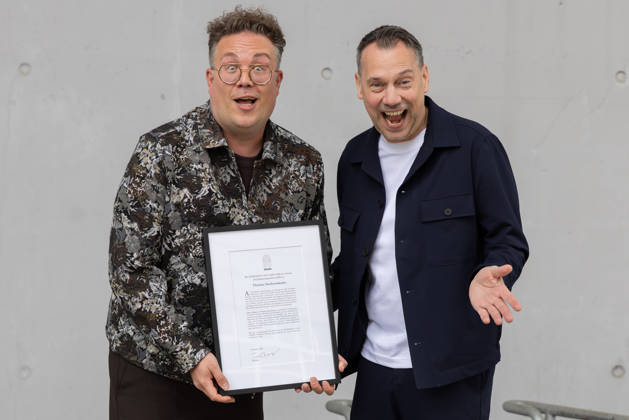 Buchmesse Frankfurt 2026 Thomas Sachsenmaier (links) erhält den Julius-Campe-Preis, den der HOFFMANN UND CAMPE Verlag verleiht. Rechts Laudator Sebastian Fitzek., Frankfurt am Main Hessen Deutschland Messegelände