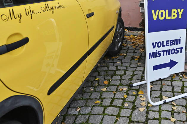 The two-day elections to municipal assemblies started in the Czech Republic together with the first round of the elections to one-third of the Senate, on October 9, 2026. On the photo is a polling station in Kozlany. (CTKxPhoto MiroslavxChaloupka) CTKPhotoP2026100906442  CTKPhotoP2026100906442