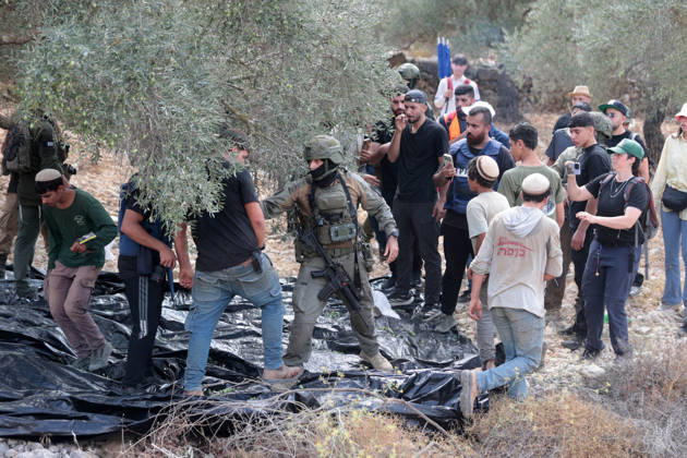 Clashes erupt between Israeli settlers and Palestinian farmers in West Bank RAMALLAH, WEST BANK - OCTOBER 9: Clashes break out between Israeli settlers, accompanied by Israeli soldiers, and Palestinian farmers harvesting olives in the town of Deir Ibzi, near Ramallah in West Bank, on October 9, 2026. The incident reportedly involved damage to olive crops and provocative actions by the settlers. Issam Rimawi Anadolu Ramallah West Bank. Editorial use only. Please get in touch for any other usage. Copyright: x2026xAnadoluxIssamxRimawix