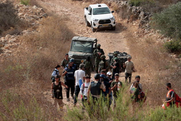 Clashes erupt between Israeli settlers and Palestinian farmers in West Bank RAMALLAH, WEST BANK - OCTOBER 9: Clashes break out between Israeli settlers, accompanied by Israeli soldiers, and Palestinian farmers harvesting olives in the town of Deir Ibzi, near Ramallah in West Bank, on October 9, 2026. The incident reportedly involved damage to olive crops and provocative actions by the settlers. Issam Rimawi Anadolu Ramallah West Bank. Editorial use only. Please get in touch for any other usage.  Copyright: x2026xAnadoluxIssamxRimawix