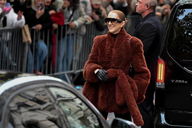Celine Dion Leaves Her Hotel - Paris Celine Dion spend time with fans before going to the venue, at the Hotel Royal Monceau in Paris, France, on October 9, 2026. Photo by Lionel Urman ABACAPRESS.COM Paris France  Copyright: xUrmanxLionel ABACAx