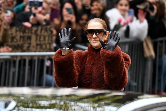 Celine Dion Leaves Her Hotel - Paris Celine Dion spend time with fans before going to the venue, at the Hotel Royal Monceau in Paris, France, on October 9, 2026. Photo by Lionel Urman ABACAPRESS.COM Paris France  Copyright: xUrmanxLionel ABACAx