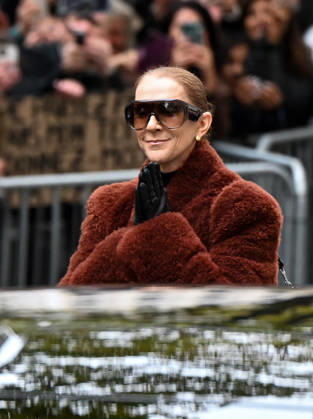 Celine Dion Leaves Her Hotel - Paris Celine Dion spend time with fans before going to the venue, at the Hotel Royal Monceau in Paris, France, on October 9, 2026. Photo by Lionel Urman ABACAPRESS.COM Paris France  Copyright: xUrmanxLionel ABACAx