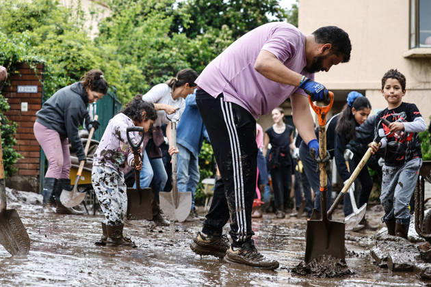 Santiago, October 9, 2026: Consequences of a mudslide that affected the area from San Carlos de Apoquindo to Los Dominicos in the Las Condes district, causing widespread damage and sweeping away vehicles and people. Diego Martin Aton, Chile, Aton 1198181 jpeg  Copyright: DIEGOxMARTIN ATONxCHILE