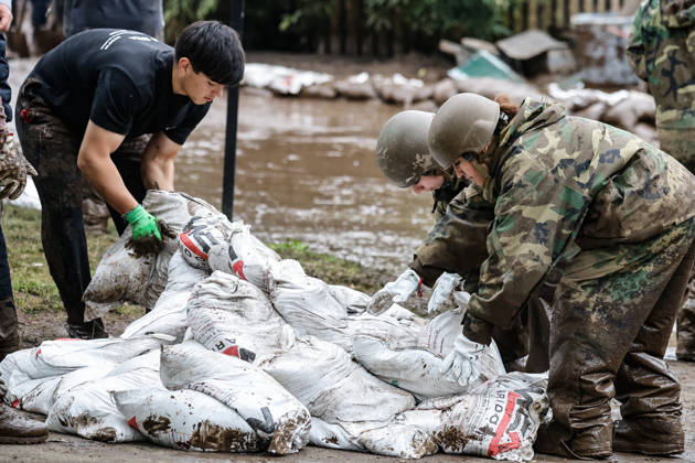 Santiago, October 9, 2026: Consequences of a mudslide that affected the area from San Carlos de Apoquindo to Los Dominicos in the Las Condes district, causing widespread damage and sweeping away vehicles and people. Diego Martin Aton, Chile, Aton 1198182 jpeg  Copyright: DIEGOxMARTIN ATONxCHILE